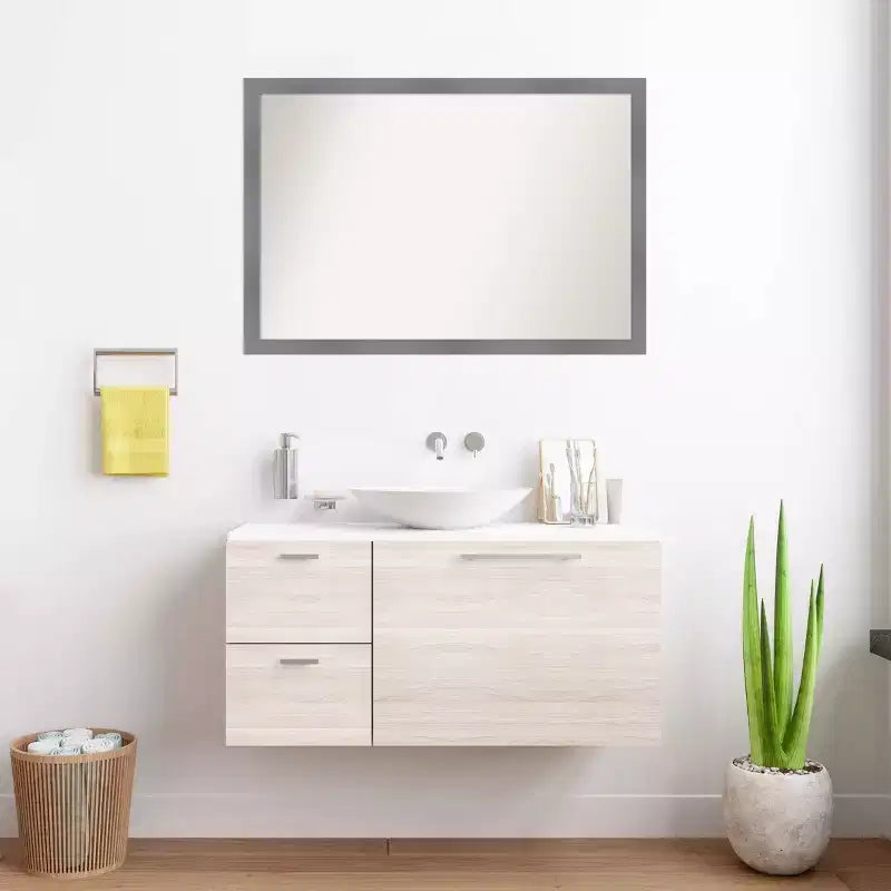 Miroir mural de salle de bain Edwin Wood non biseauté 39 po x 27 po Gris – Amanti Art : Rectangulaire moderne, à fixer au mur