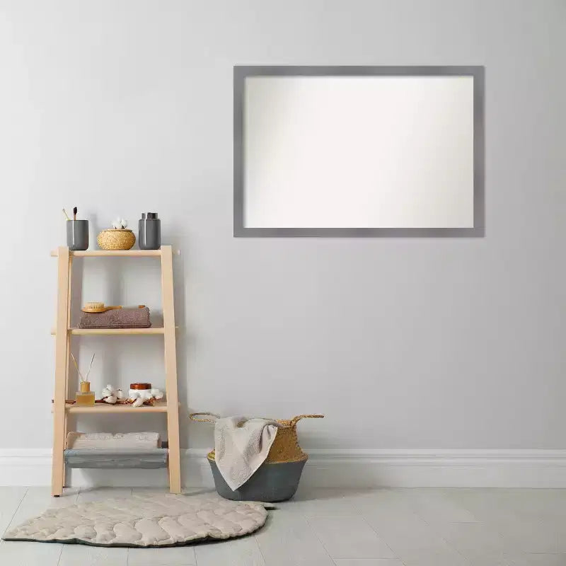 Miroir mural de salle de bain Edwin Wood non biseauté 39 po x 27 po Gris – Amanti Art : Rectangulaire moderne, à fixer au mur