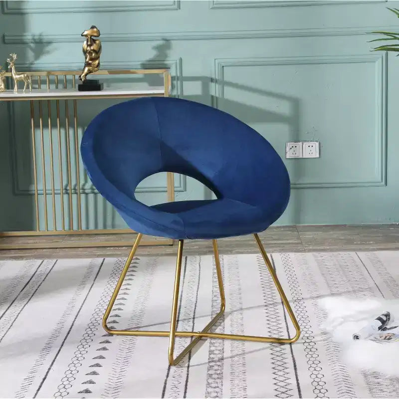 Fauteuil d'appoint Slatina en velours soyeux de Roundhill Furniture, bleu avec base dorée