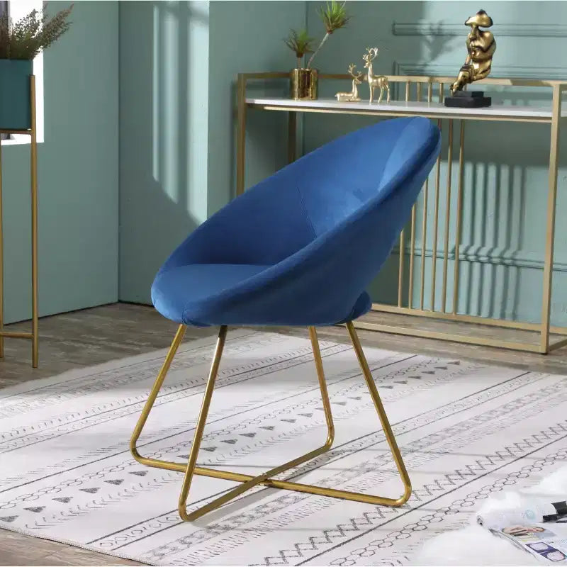 Fauteuil d'appoint Slatina en velours soyeux de Roundhill Furniture, bleu avec base dorée