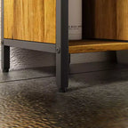 Meuble de rangement industriel pour salle de bain Famapy avec portes en maille métallique et design au-dessus des toilettes