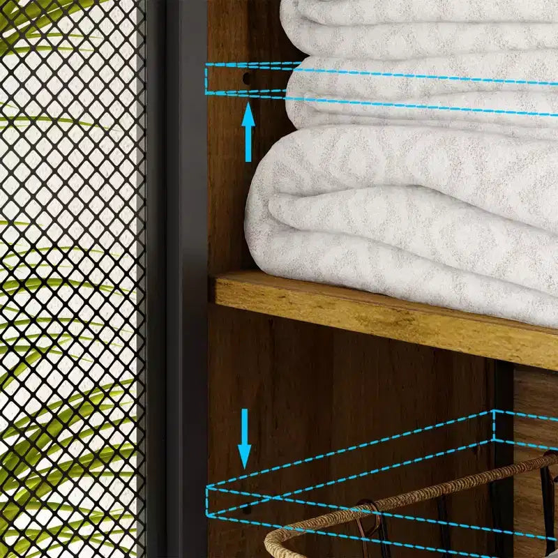Meuble de rangement industriel pour salle de bain Famapy avec portes en maille métallique et design au-dessus des toilettes