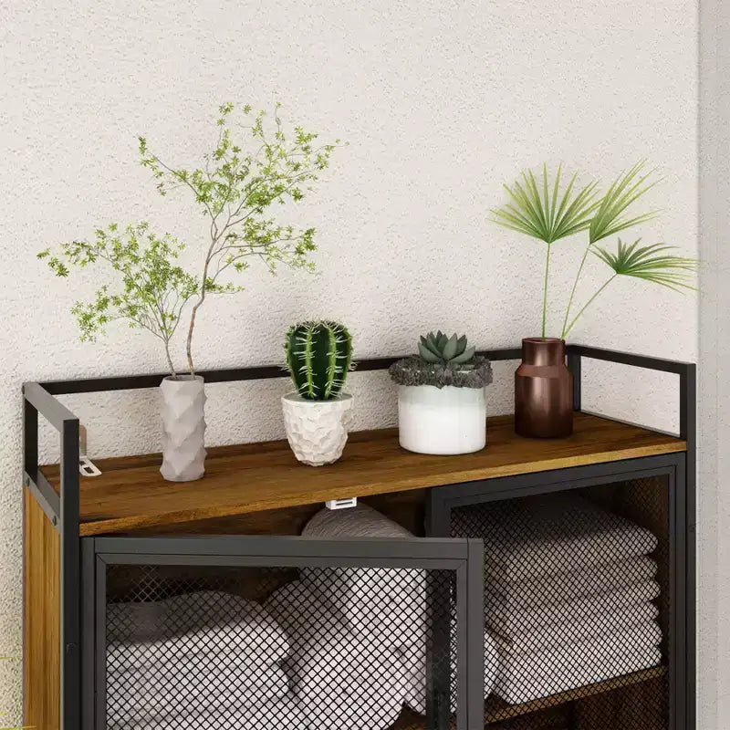 Meuble de rangement industriel pour salle de bain Famapy avec portes en maille métallique et design au-dessus des toilettes