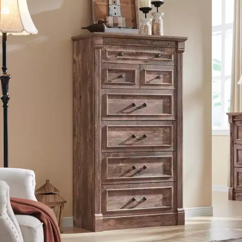 Commode de chambre à 7 tiroirs de style campagnard, commode haute de 145 cm avec colonnes romaines