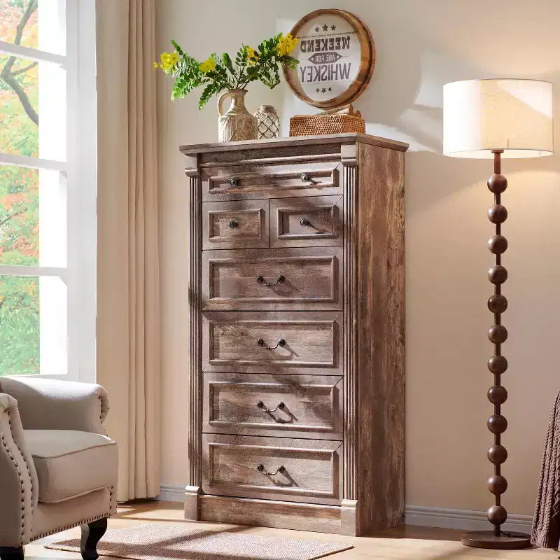 Commode de chambre à 7 tiroirs de style campagnard, commode haute de 145 cm avec colonnes romaines