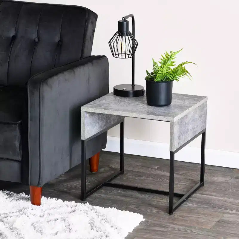 Table d'appoint carrée d'extrémité avec plateau enveloppant