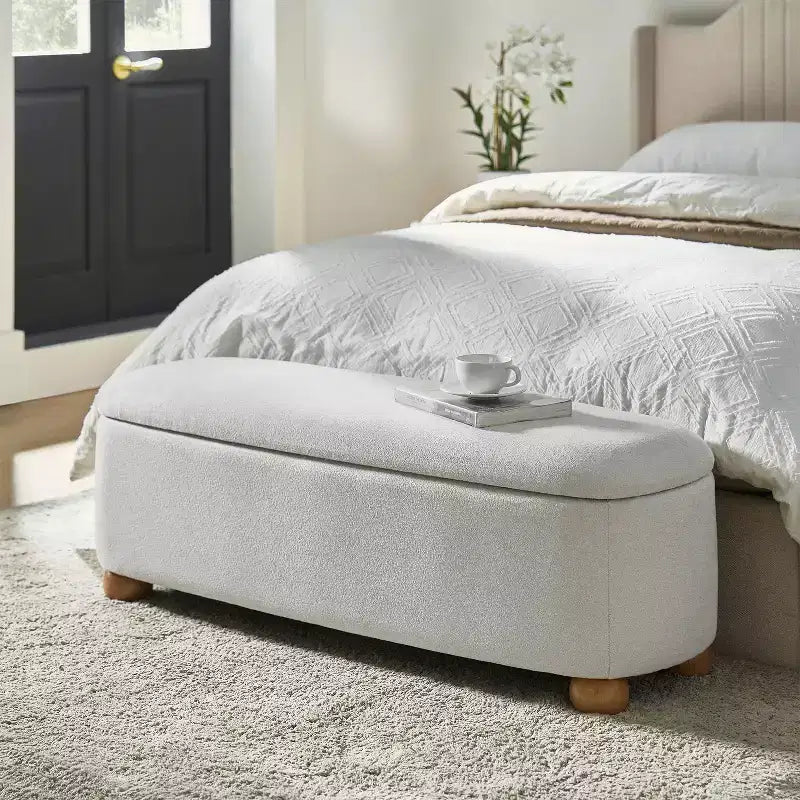 Banc de rangement Patricio avec pieds en bois massif | ART OF LIVING DESIGNS