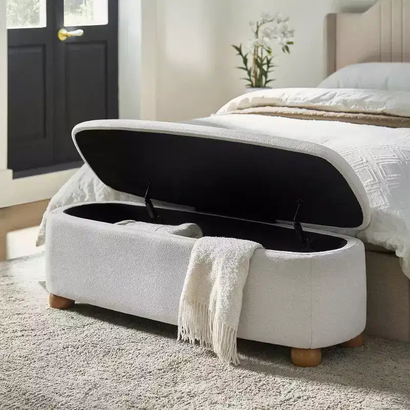 Banc de rangement Patricio avec pieds en bois massif | ART OF LIVING DESIGNS