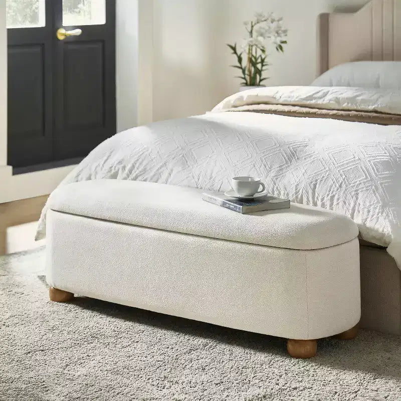 Banc de rangement Patricio avec pieds en bois massif | ART OF LIVING DESIGNS