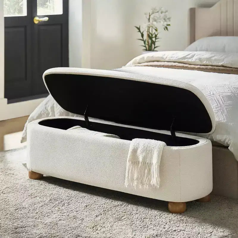 Banc de rangement Patricio avec pieds en bois massif | ART OF LIVING DESIGNS