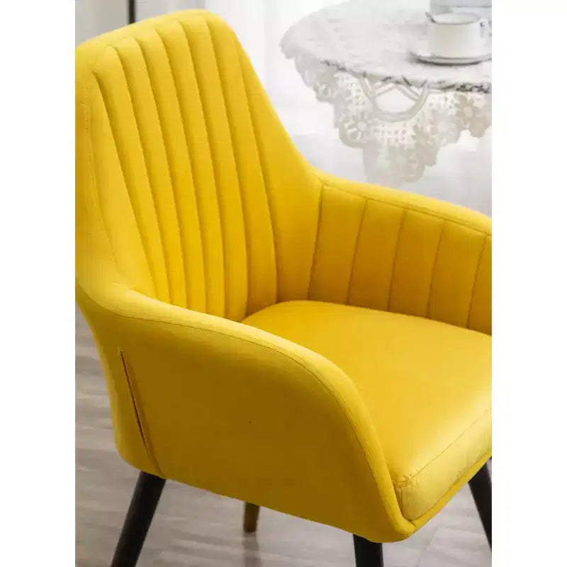 Fauteuil d'appoint contemporain en velours Tuchico, jaune