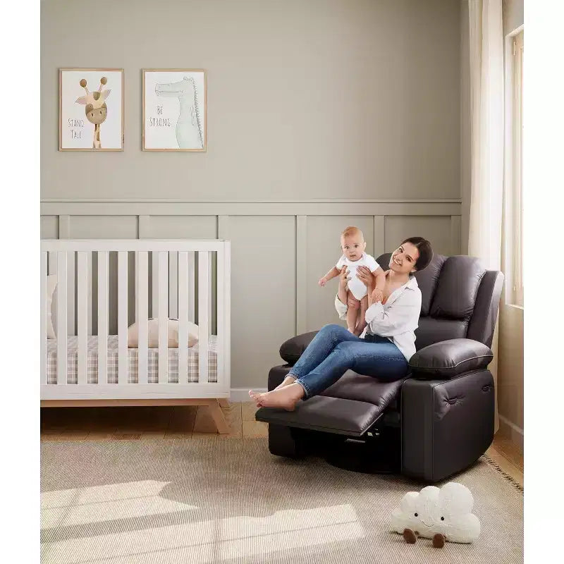 Fauteuil inclinable pivotant 22 po avec rembourrage éponge 1,5X, pochette latérale et porte-gobelet ; cuir vintage, idéal pour les salons, les chambres et les chambres de bébé.