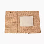 happimess Sawyer 24 Panier à linge pliable classique de style ferme en jacinthe tressée à 2 sections avec doublure lavable, poignées et couvercle