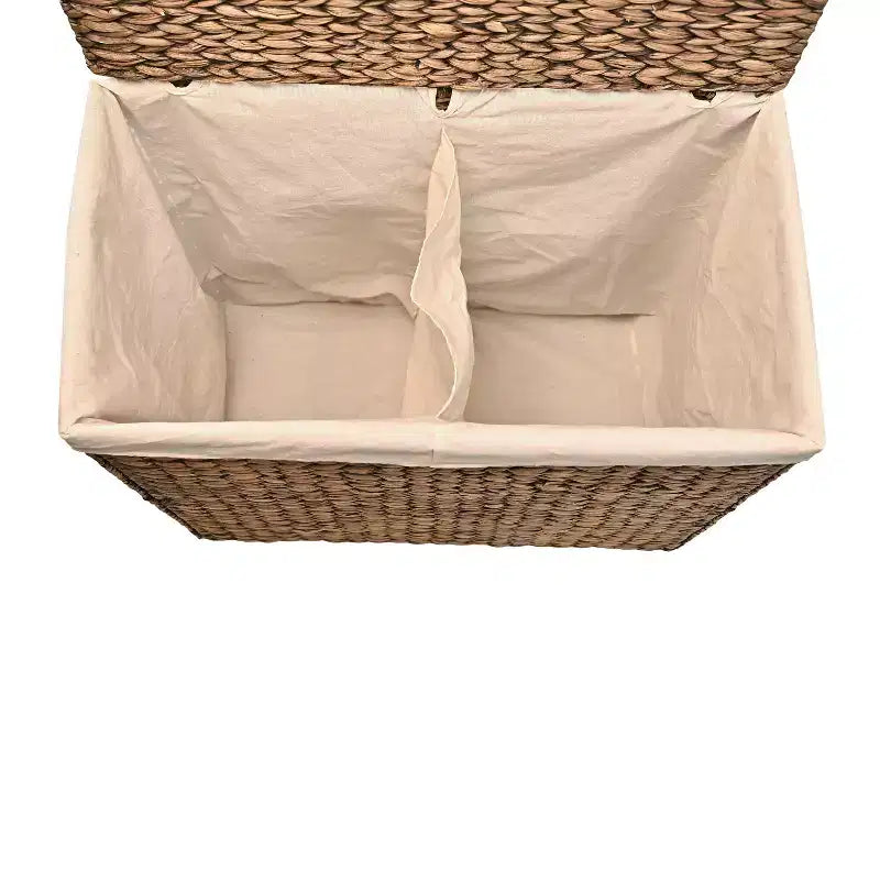 happimess Sawyer 24 Panier à linge pliable classique de style ferme en jacinthe tressée à 2 sections avec doublure lavable, poignées et couvercle