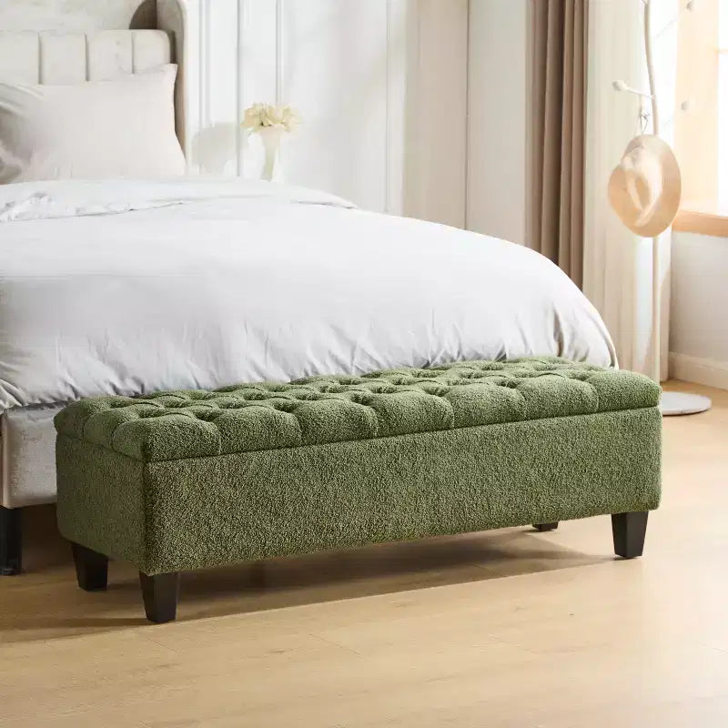 Christopher Knight Home Dana Ottoman de rangement contemporain en bois de bouleau touffeté avec boutons