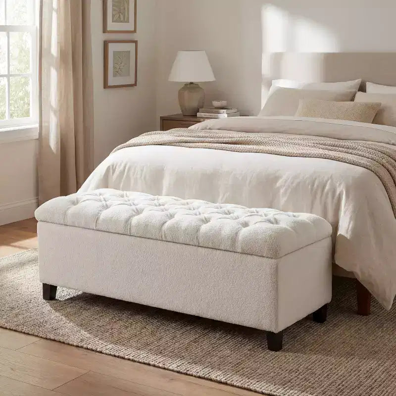 Christopher Knight Home Dana Ottoman de rangement contemporain en bois de bouleau touffeté avec boutons