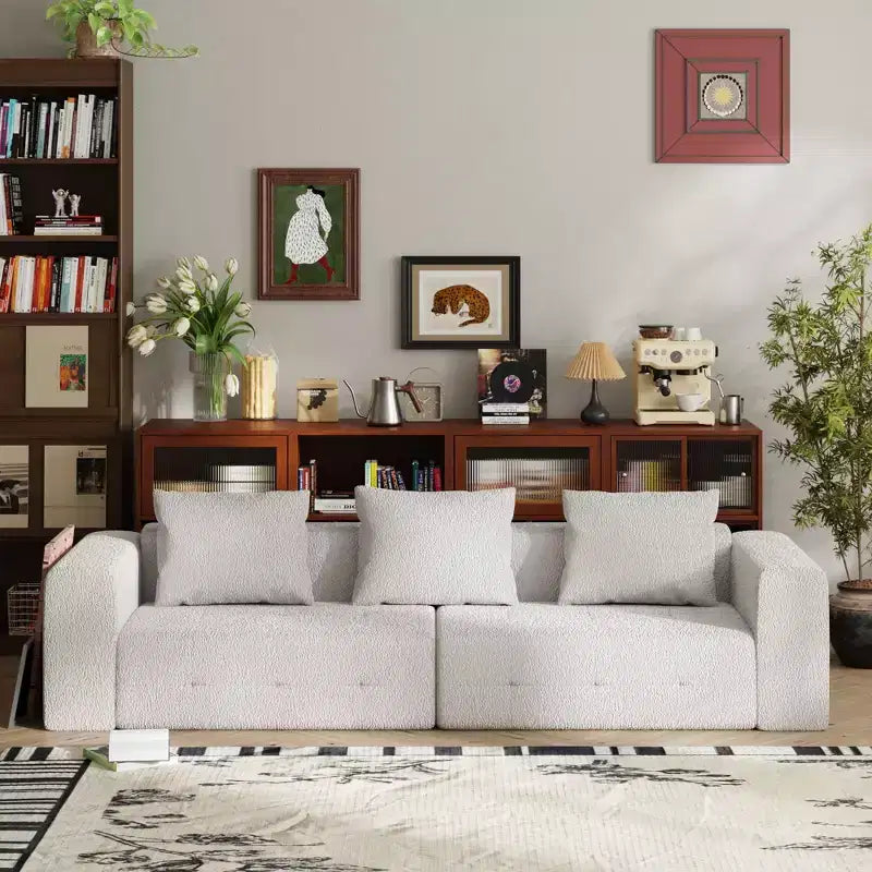 Canapé moderne Famapy en tissu moelleux beige avec coussins assortis : confort et style pour votre intérieur