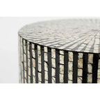 Jofran, Table d'appoint ronde Terrazzo fabriquée à la main en coquillage Capiz, collection Global Archive - Couleur noire