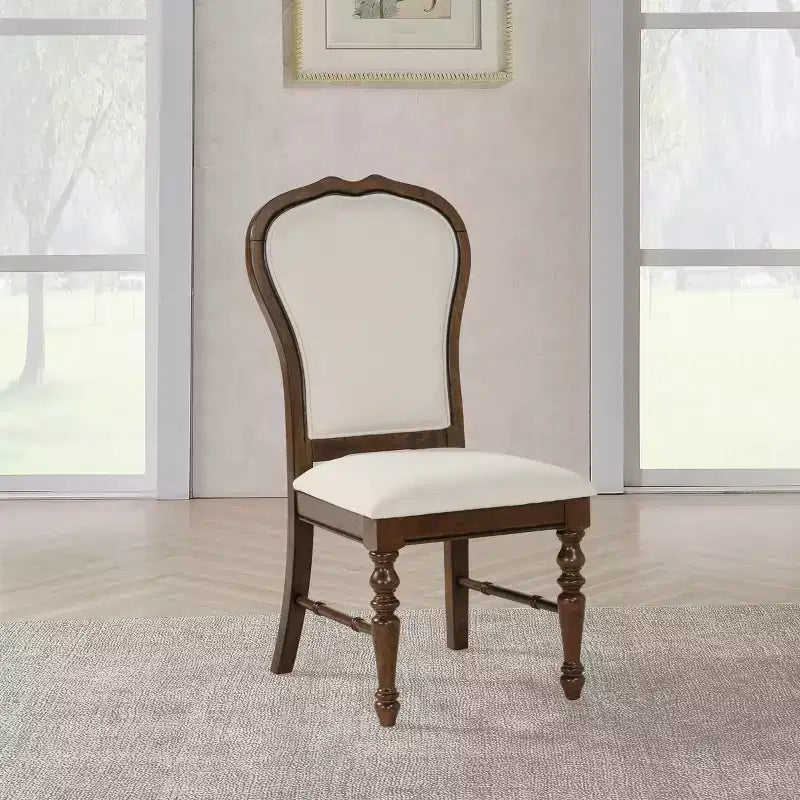 Chaises de salle à manger GDFStudio Bennett en tissu et bois avec dossier arrondi et pieds tournés (Lot de 2)