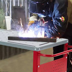 Table de soudage mobile 36 po x 18 po, table d'établi de soudage en acier de 1 200 lb avec 8 fentes pour outils, trous de fixation de 5/8 po, 4 roulettes avec freins et plateau à outils