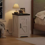 Table de chevet de style industriel avec station de charge comprenant 2 prises de courant intégrées + 2 ports de charge USB, convient aux chambres et aux bureaux.