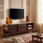 JVNOXK Meuble TV en rotin de style moderne du milieu du siècle, 150 cm, pour téléviseurs jusqu'à 65 pouces, avec pieds en bois massif et portes en rotin - Bois foncé