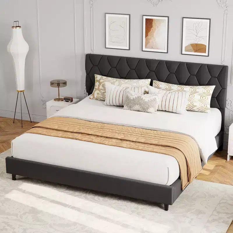 Cadre de lit plateforme King avec tête de lit capitonnée et support à lattes en bois, base de matelas capitonnée/pas besoin de sommier/assemblage facile, beige