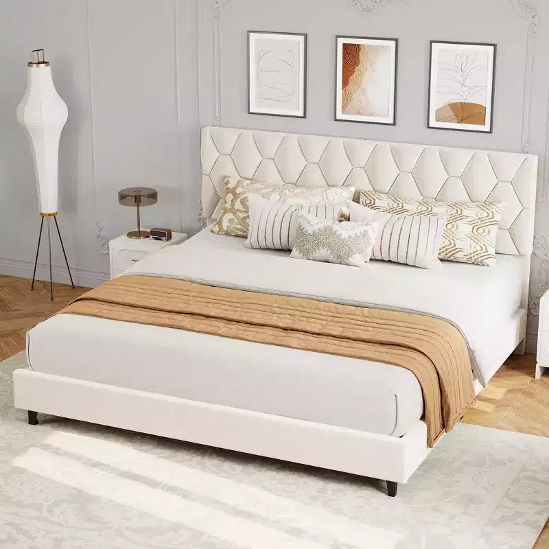 Cadre de lit plateforme King avec tête de lit capitonnée et support à lattes en bois, base de matelas capitonnée/pas besoin de sommier/assemblage facile, beige