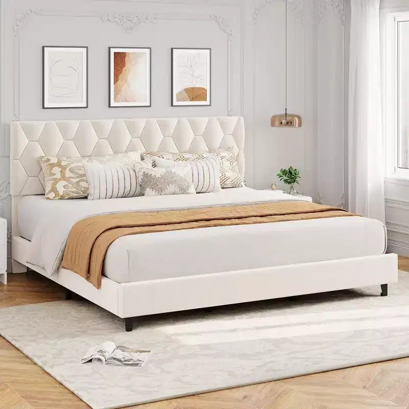 Cadre de lit plateforme King avec tête de lit capitonnée et support à lattes en bois, base de matelas capitonnée/pas besoin de sommier/assemblage facile, beige