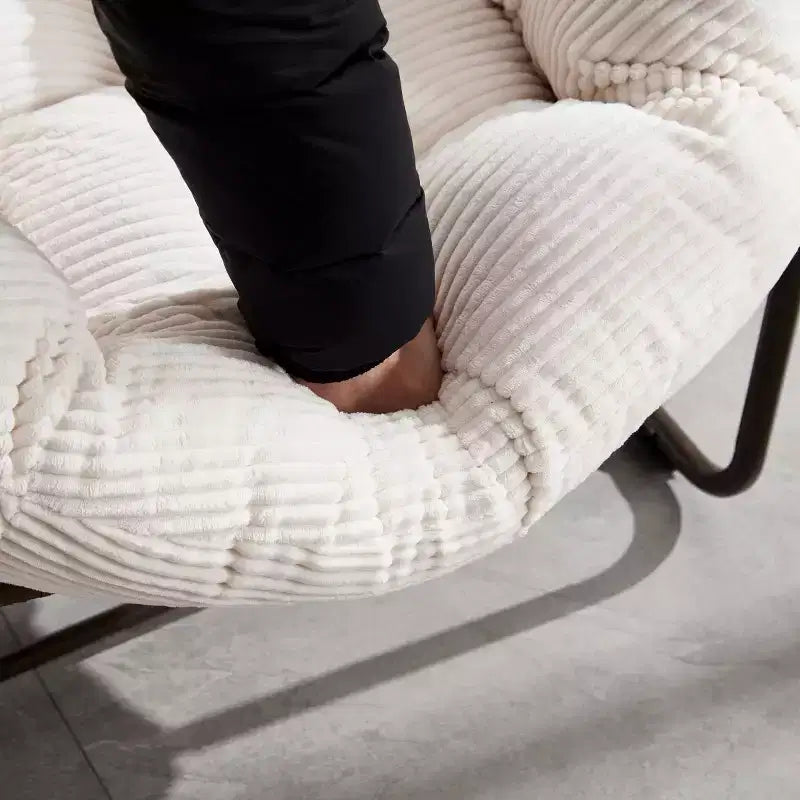 Fauteuil à bascule moderne en rotin avec coussin rembourré, fauteuil à bascule surdimensionné avec cadre en acier pour salon, chambre ou appartement - Panipeachy