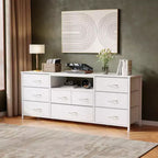 Commode Blanche à 9 Tiroirs Meuble TV pour Téléviseur de 65 Pouces avec Station de Recharge Lumières LED Console Multimédia Unité de Rangement de Chambre à Coucher de 55 Pouces de Large