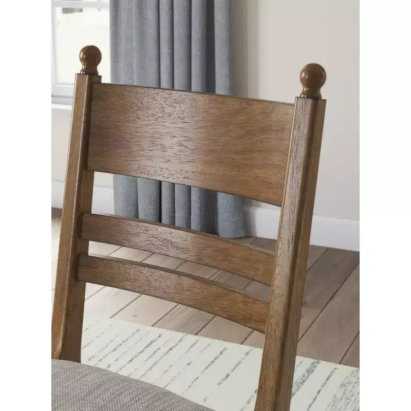Signature Design by Ashley Chadworth – Chaises de salle à manger capitonnées, lot de 2, cadre en bois marron avec siège en polyester