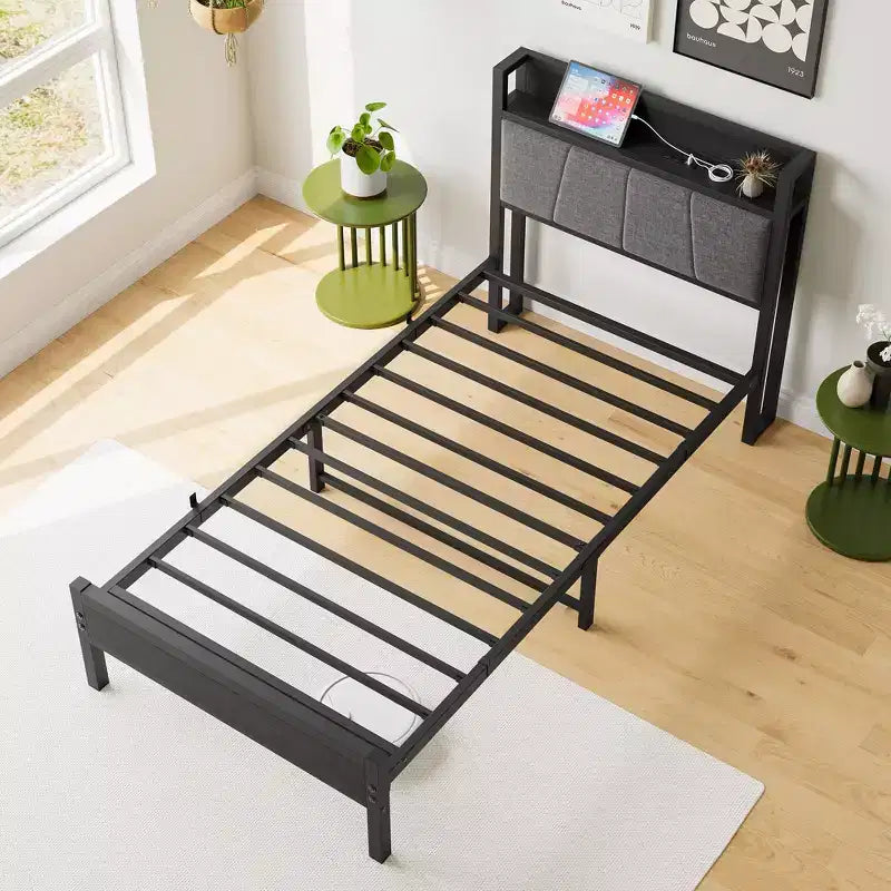 Cadre de lit double MAYEERTY avec tête de lit de rangement et station de recharge, pas besoin de sommier tapissier pour chambre à coucher