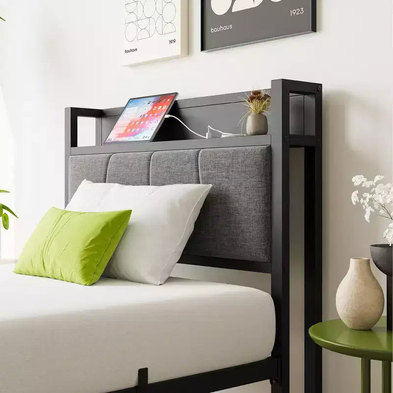Cadre de lit double MAYEERTY avec tête de lit de rangement et station de recharge, pas besoin de sommier tapissier pour chambre à coucher
