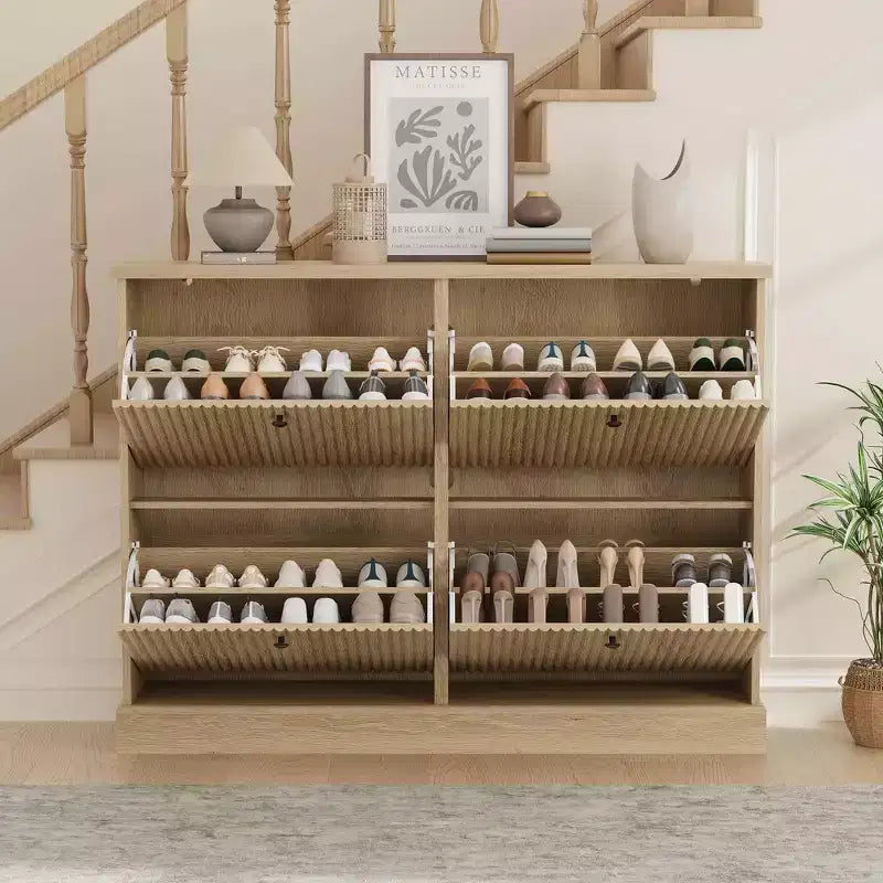 Meuble à chaussures cannelé avec 4 tiroirs basculants, Organiseur de chaussures étroit en bois cannelé avec étagères réglables et amovibles