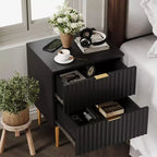 Lot de 2 tables de chevet modernes avec station de recharge, 2 tiroirs et design cannelé en bois | Table d'appoint dorée pour chambre, salon et bureau à domicile
