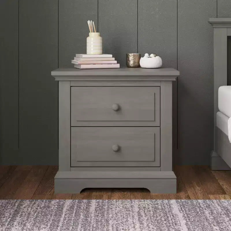Table de chevet à 2 tiroirs Child Craft Jordyn pour chambre de bébé ou d'enfant, grand tiroir de rangement, en pin robuste, finition non toxique et sans danger pour les bébés