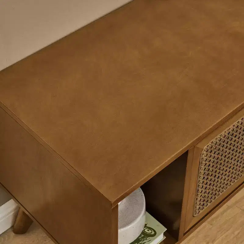 JVNOXK Meuble TV moderne du milieu du siècle de 172,5 cm, peut accueillir des téléviseurs jusqu'à 75 pouces, pieds en bois massif avec panneaux de porte en rotin tressé, noyer clair