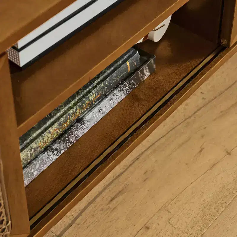 JVNOXK Meuble TV moderne du milieu du siècle de 172,5 cm, peut accueillir des téléviseurs jusqu'à 75 pouces, pieds en bois massif avec panneaux de porte en rotin tressé, noyer clair