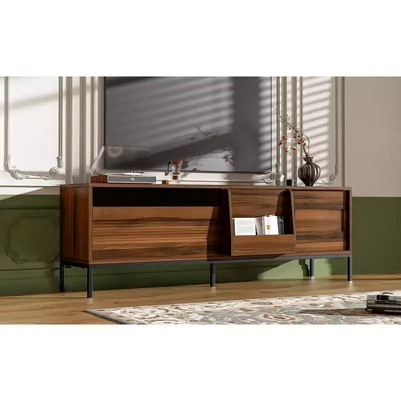Meuble TV JVNOXK 70,8 pouces de style Mid-Century Modern avec espace de rangement, portes coulissantes, étagères réglables et cadre en métal. Idéal pour les salons