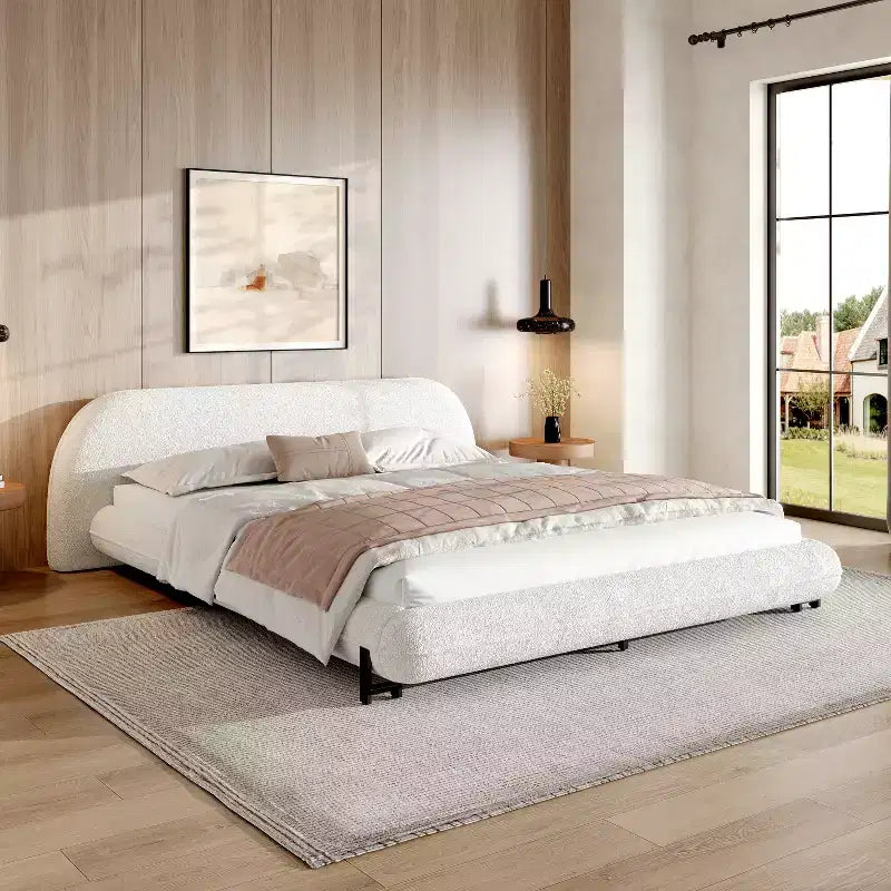 Lit plateforme rembourré Queen/King Size avec tête de lit épaisse rembourrée, pieds en bois massif et design incurvé, blanc - ModernLuxe