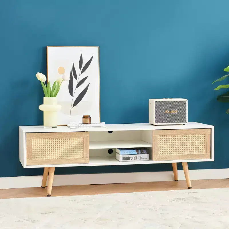 JVNOXK 55.12 Meuble TV en rotin, double portes coulissantes pour rangement, étagère réglable, pieds en bois massif, console TV pour salon, Blanc