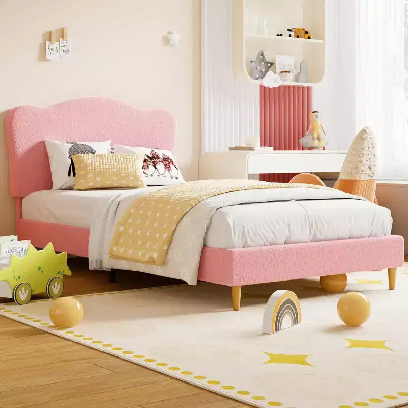 Cadre de lit double rembourré pour enfants avec tête de lit festonnée, lit double en velours mignon pour enfants, lit plateforme robuste, aucun sommier tapissier requis, lattes en bois