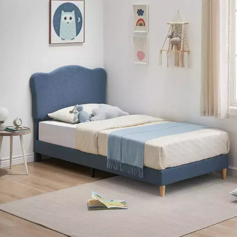 Cadre de lit double rembourré pour enfants avec tête de lit festonnée, lit double en velours mignon pour enfants, lit plateforme robuste, aucun sommier tapissier requis, lattes en bois