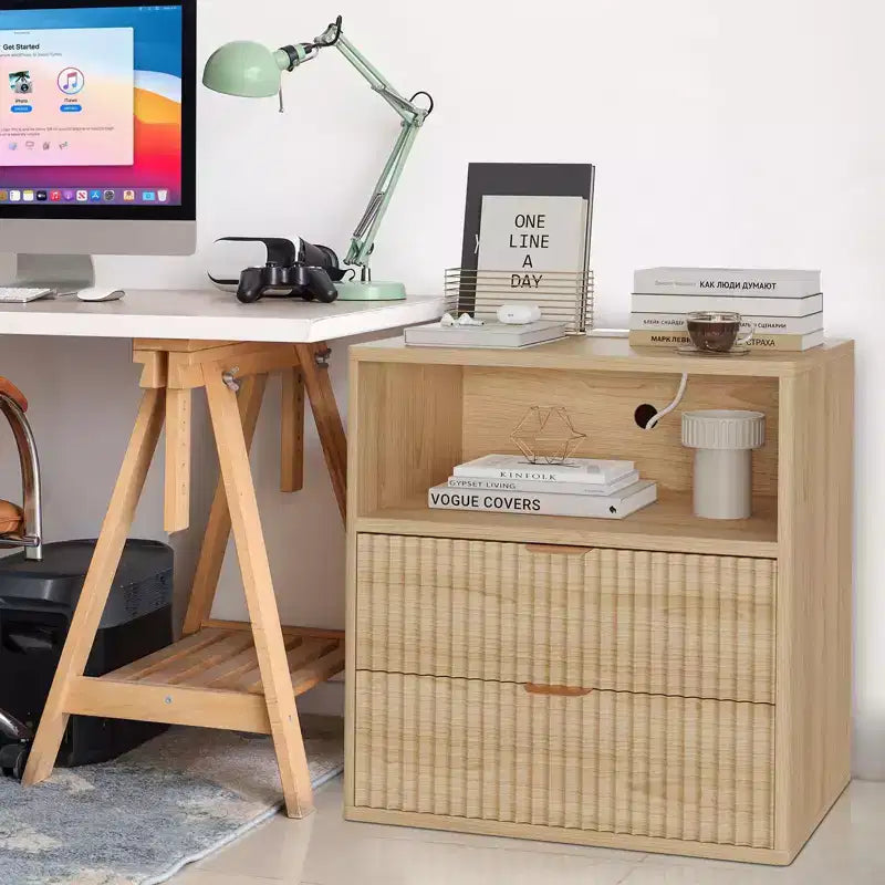 Table de chevet cannelée Oak-1 23, table d'appoint de style Mid-Century avec station de recharge et 2 tiroirs