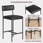 Quatre ensembles de chaises de salle à manger, avec coussins moelleux et dossiers ergonomiques. Pieds robustes en acier, adaptés aux salles à manger et aux cuisines. Couleur noire.