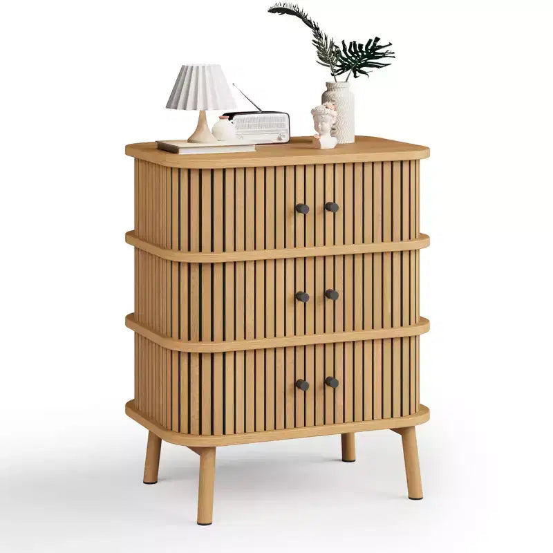 Commode à 3 tiroirs, commode de chambre à coucher de style mid-century, table de chevet en osier avec grand espace de rangement, poignées noires mates et pieds en bois