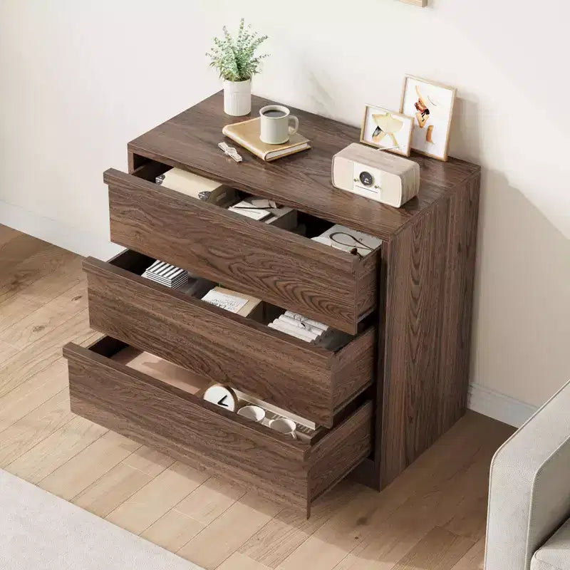 Table de chevet GustoWave 3 tiroirs en noyer pour chambre, petite table d'appoint de 76 cm de haut avec grand rangement et dispositif anti-basculement