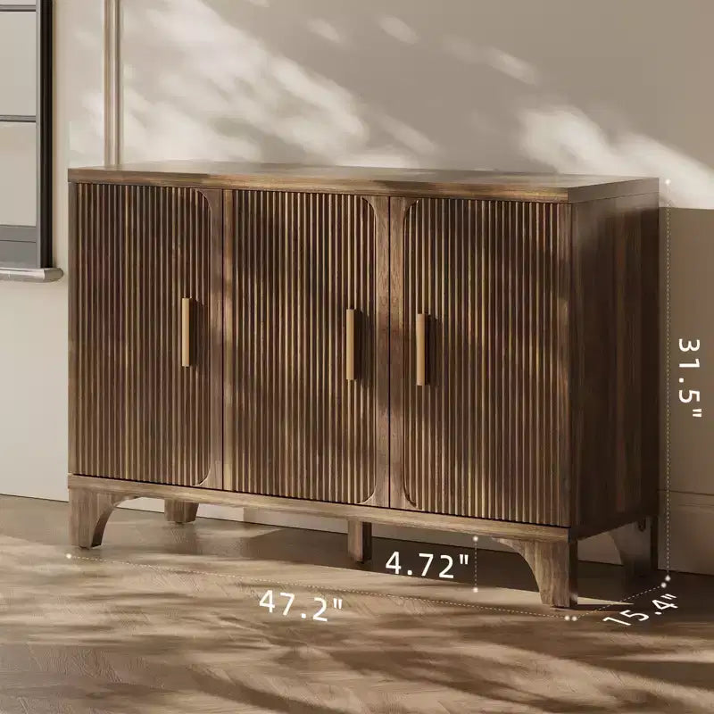 Bahut cannelé avec étagères réglables et portes en bois