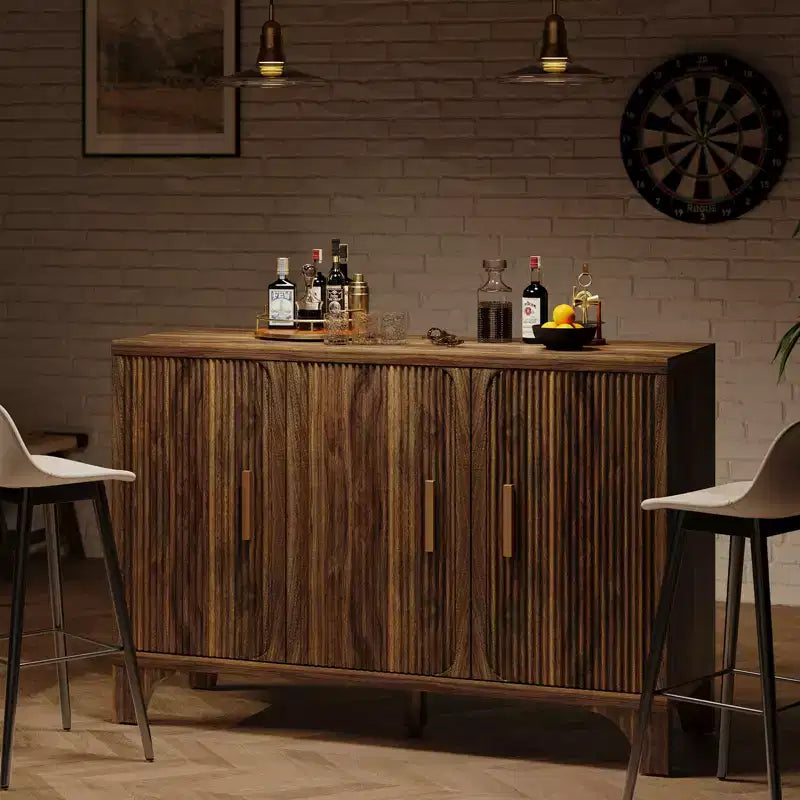 Bahut cannelé avec étagères réglables et portes en bois